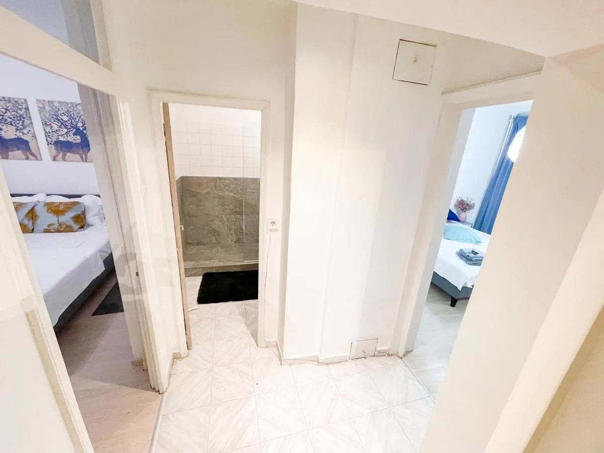 3 Warm Rooms In The Center Bucharest Apartment