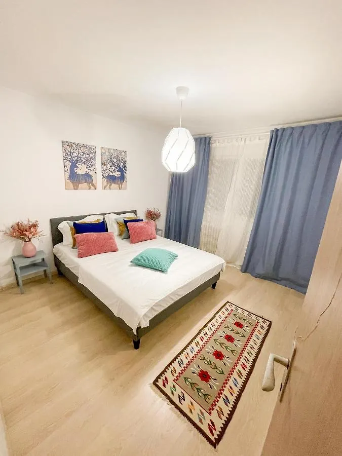 3 Warm Rooms In The Center Bucarest